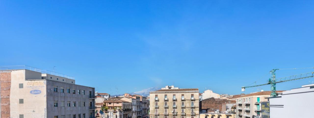 Liberta Frame Apartment With Terrace And Etna View 卡塔尼亚 外观 照片